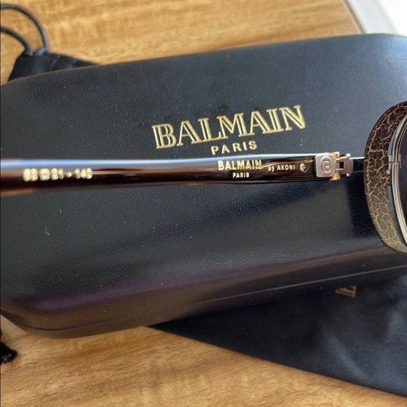❌SOLD❌ Balmain Sunglasses by Akoni - Picture 4 of 7